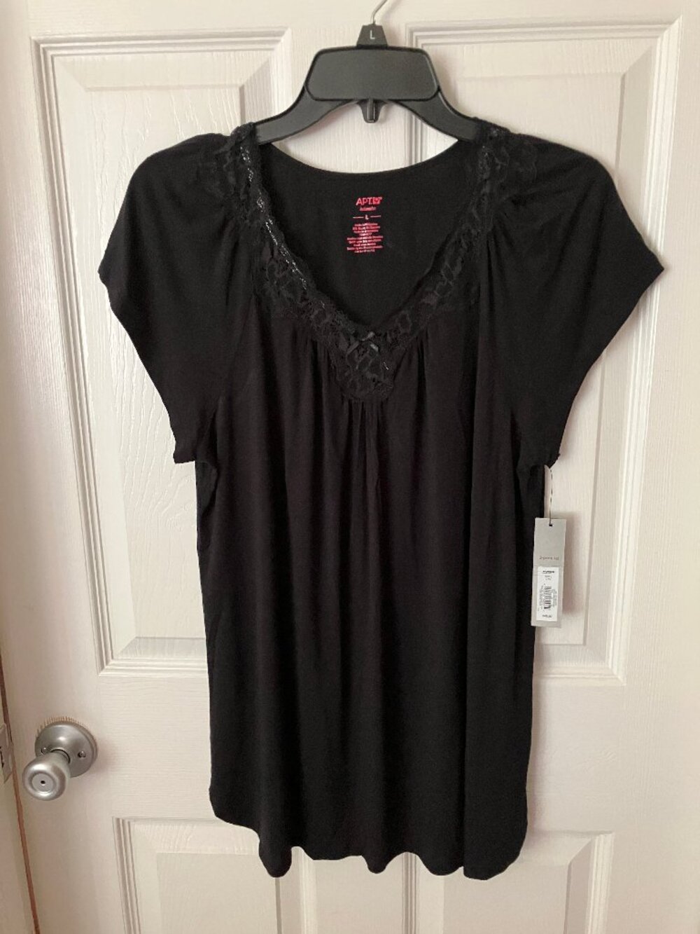 APT.9 Ladies' Black Short Raglan slvs Top/Blouse/Pajama top v-neck w/lace trim L